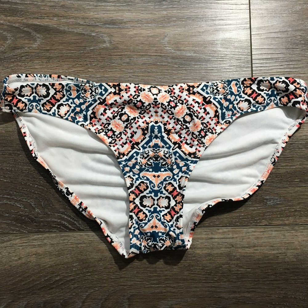 Xhilaration swimsuit bottom - size: L